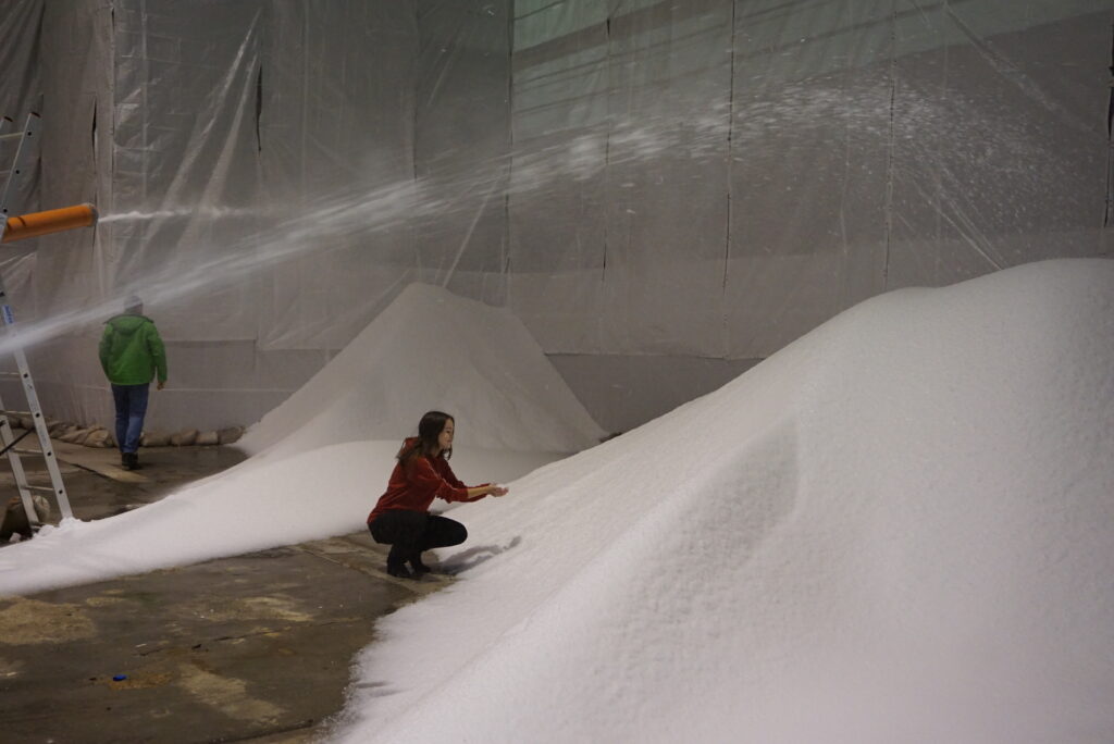 Indoor snowmaking in Dresden.