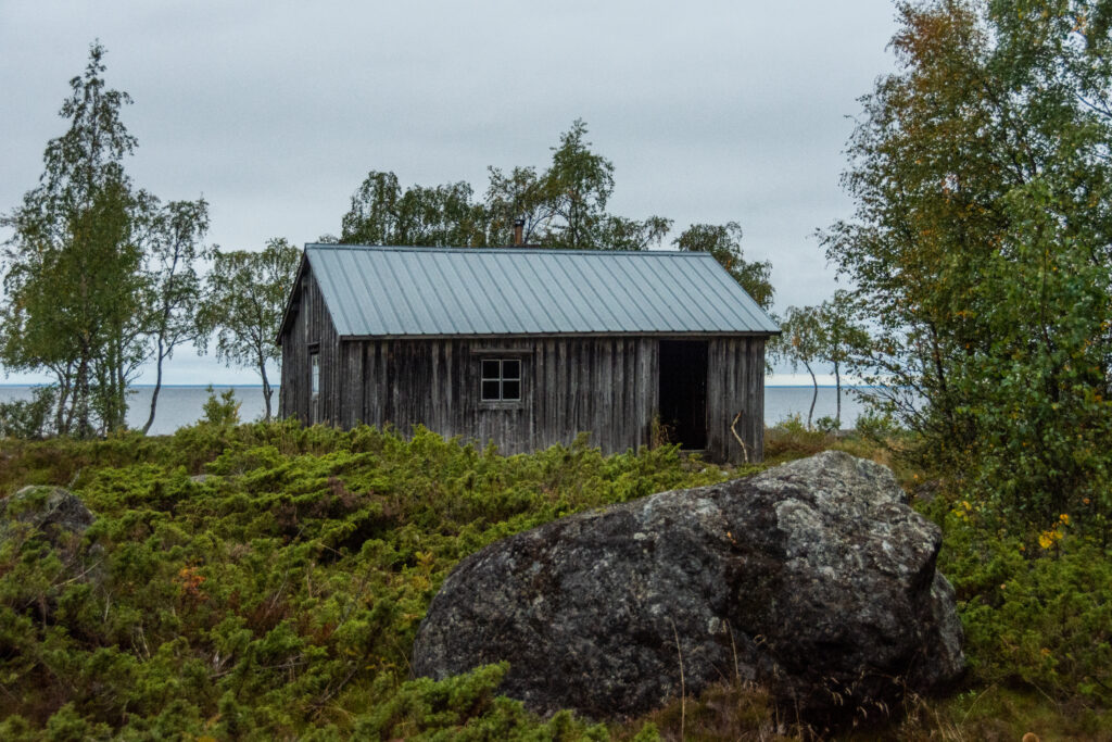 Cabins on Holmon Island.