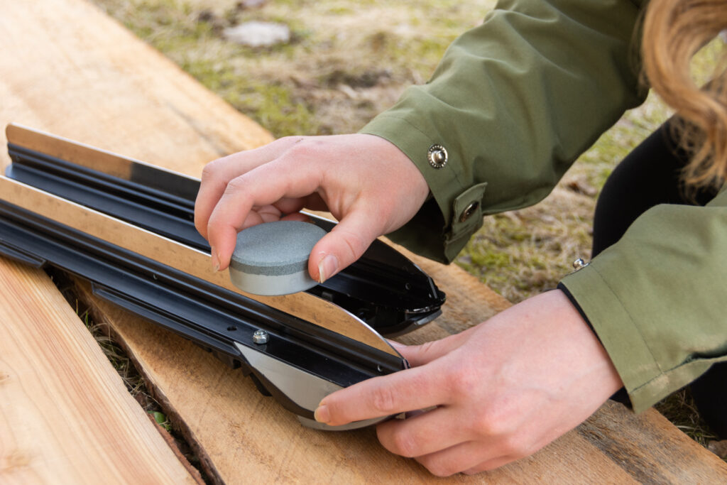 sharpening nordic skates