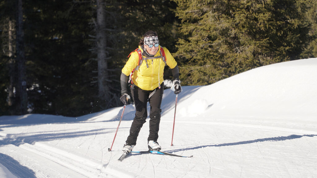 Lumi trip leader Annette skis in her yellow jersey.