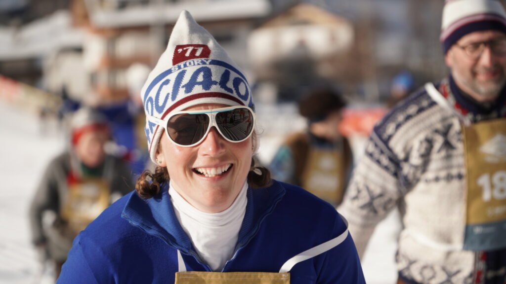 Smiles, vintage clothing and sunglasses at the Marcialonga