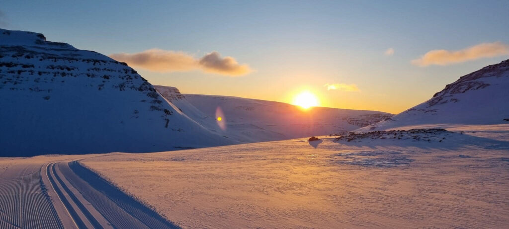 Fresh tracks and sunshine in Ísafjörður