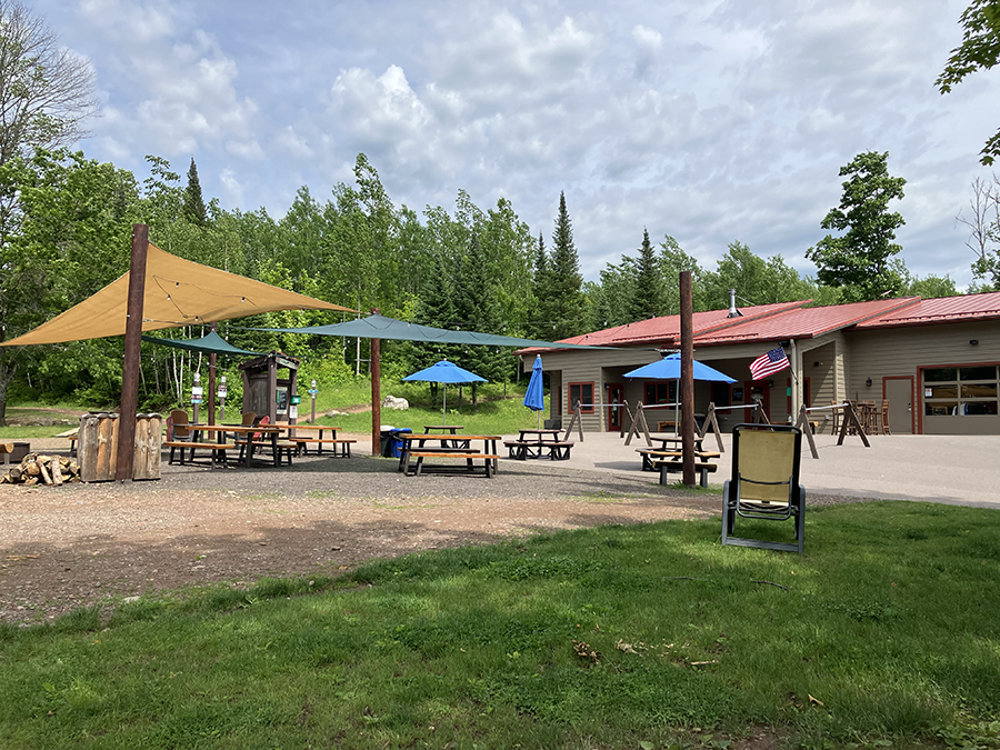 WinMan lodge and picnic area