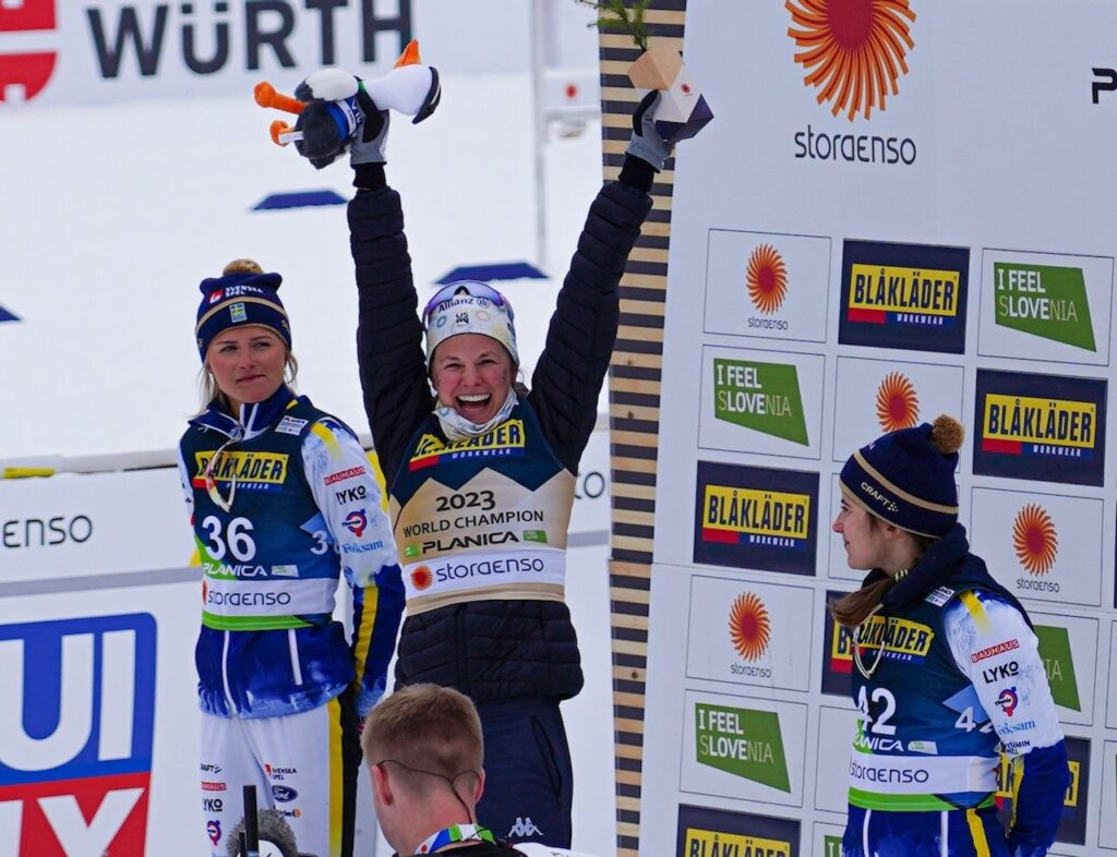 At the flower ceremony – Jessie waves to her US fans after winning the 10km Freestyle