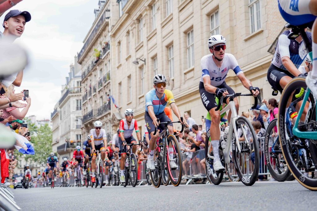 Gold medalist Remco Evanepoel drafts behind US rider Brandon McNulty.