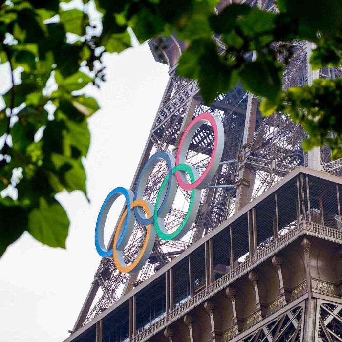 Olympic rings on the Eifel Tower